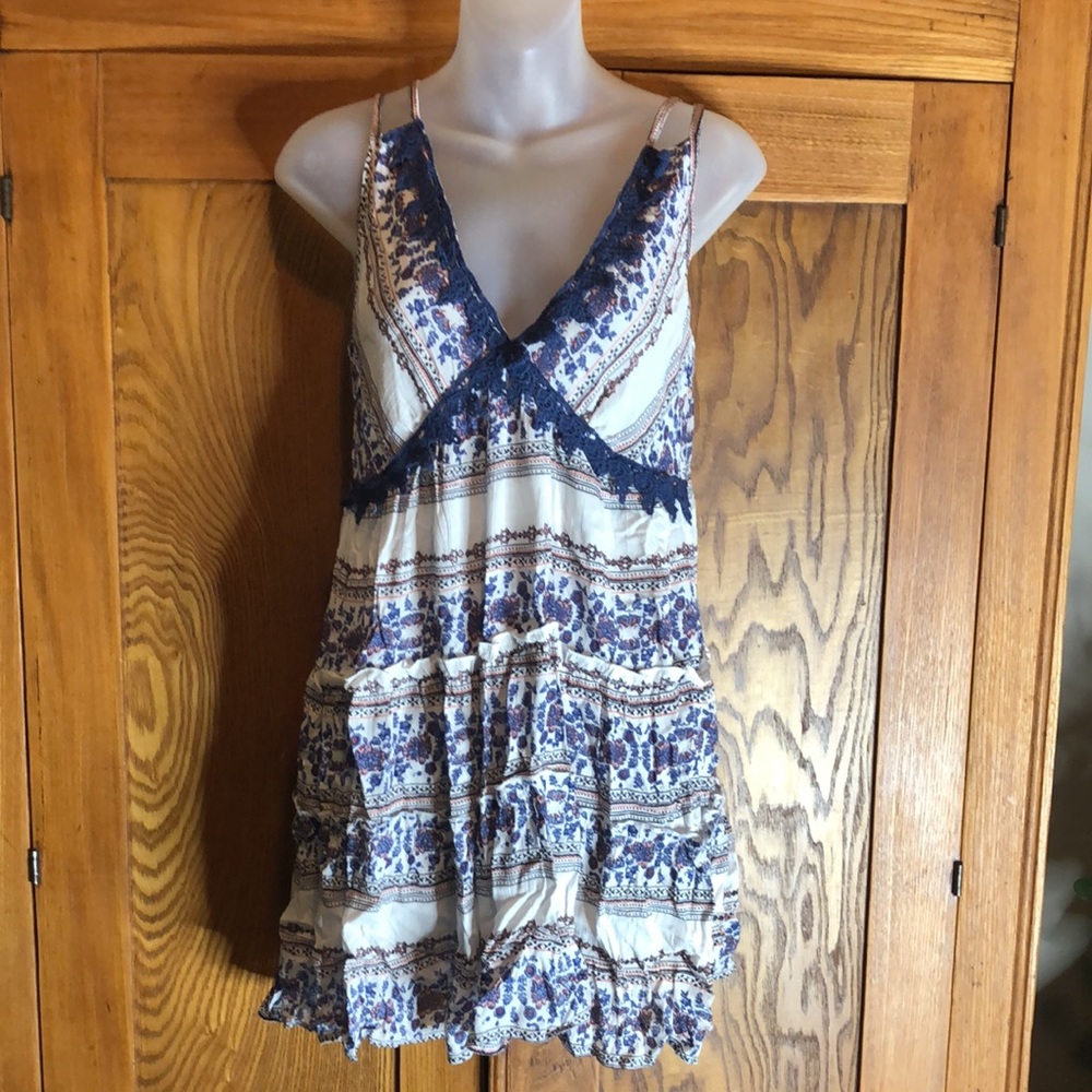 Angie tank top size small floral hobo shirt
Adjustable straps